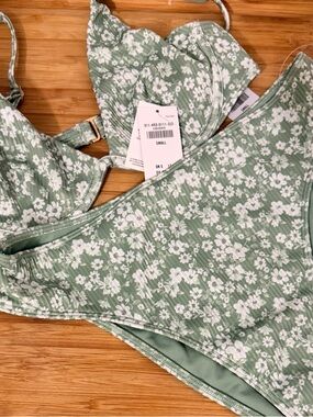 Hollister Green and White Floral Ribbed Bikini